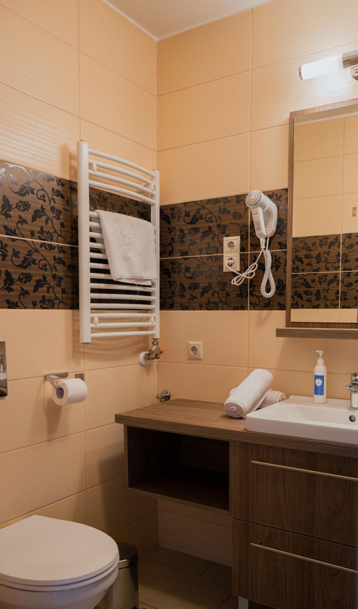 Zafir Apartman Sarvar Luaran gambar
