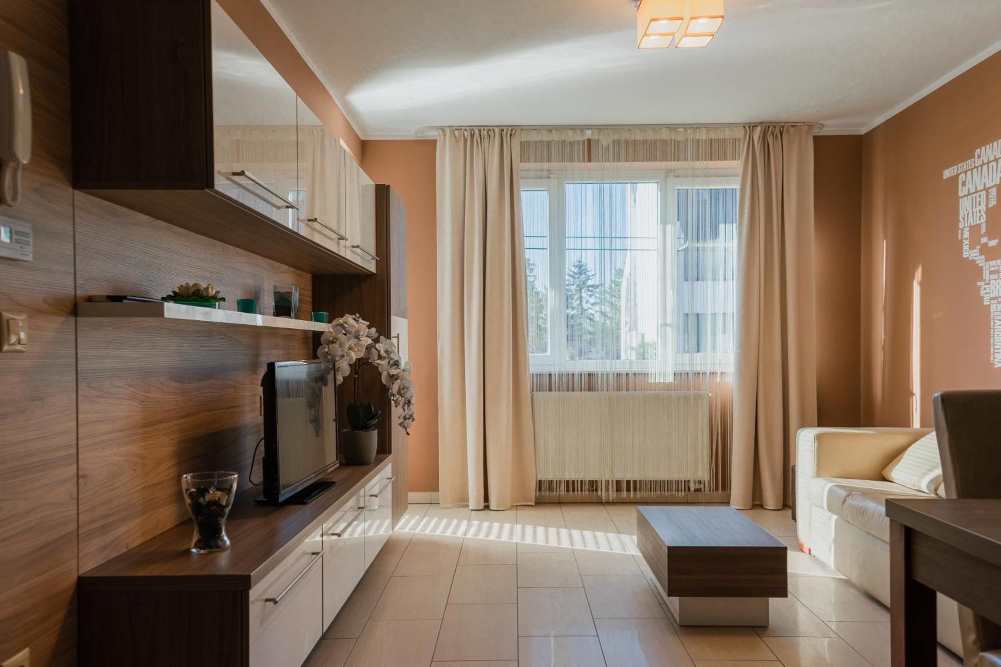 Zafir Apartman Sarvar Luaran gambar