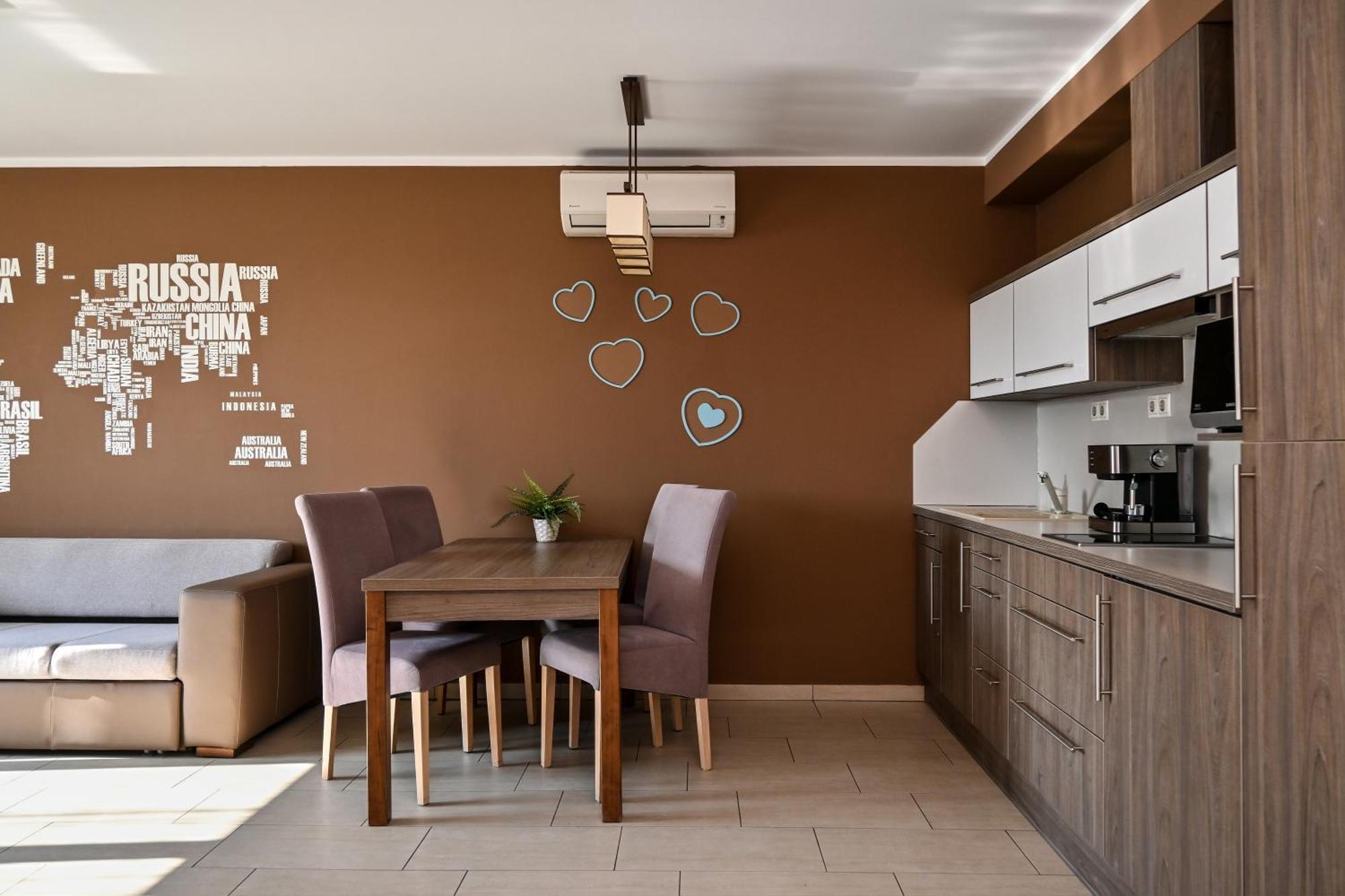 Zafir Apartman Sarvar Luaran gambar