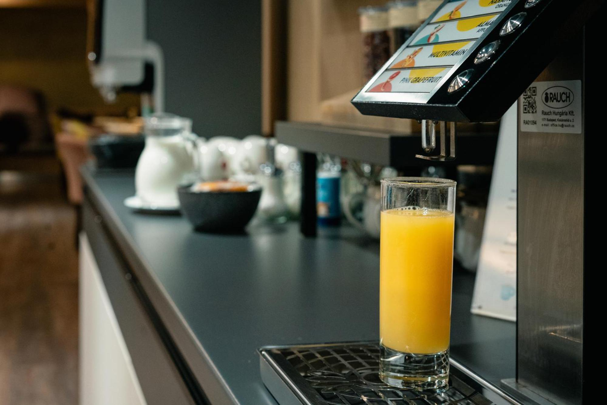Zafir Apartman Sarvar Luaran gambar