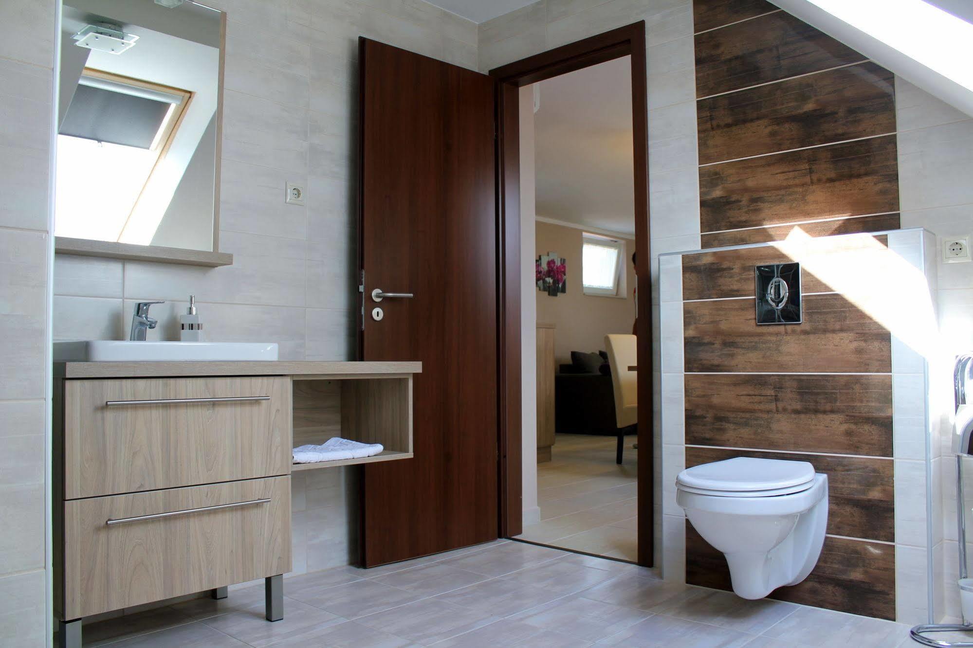 Zafir Apartman Sarvar Luaran gambar